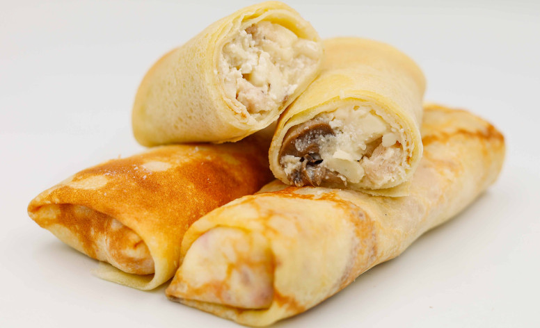 БЛИНЫ С КУРКОМ, ГРИБАМИ И МОЦАРЕЛЕЙ