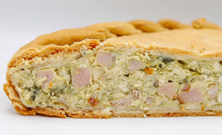 Пиріг із соковитим баликом, сиром та запашним базиліком