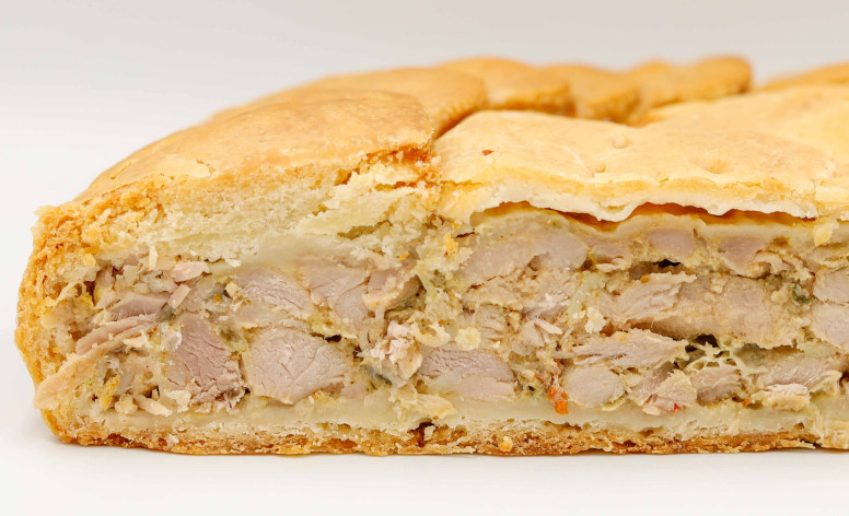 Пирог с сочной вырезкой и карамельно-дымной ноткой