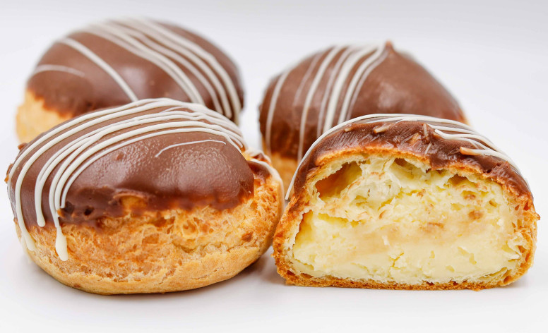 CAKE BALL З МОЛОЧНИМ ШОКОЛАДОМ ТА ВЕРШКОВИМ КРЕМОМ