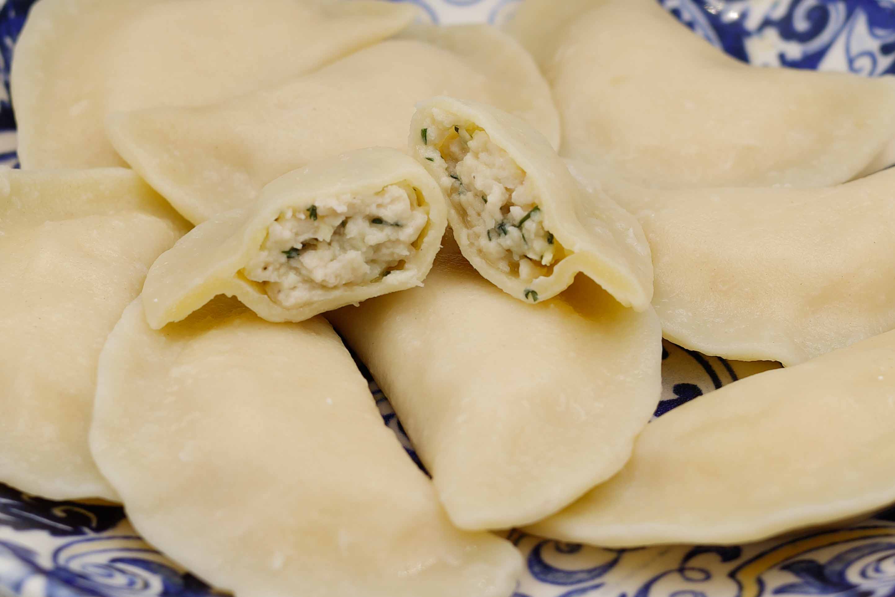 Вареники с курицей, картофелем и укропом