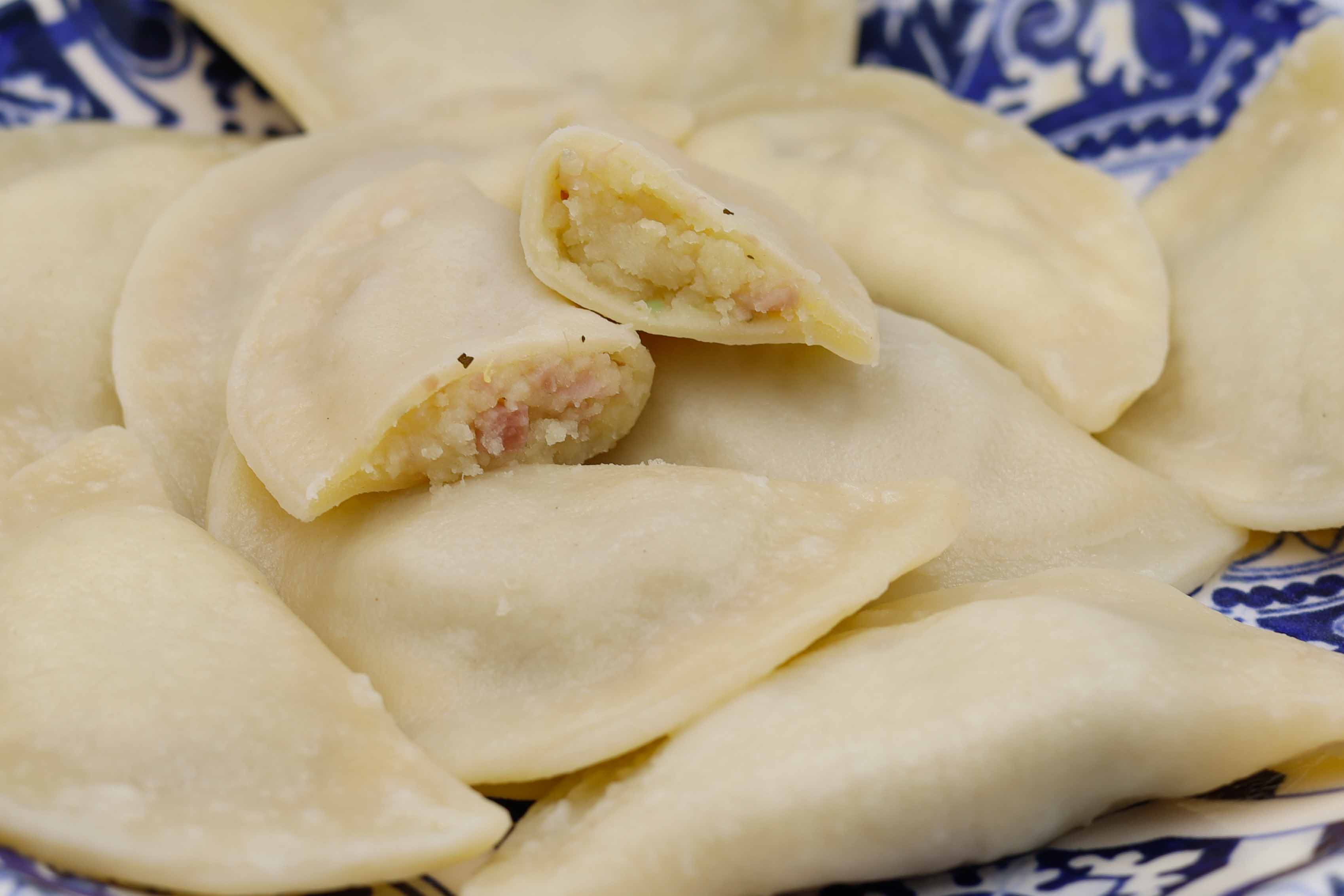 Вареники з шинкою та картоплею