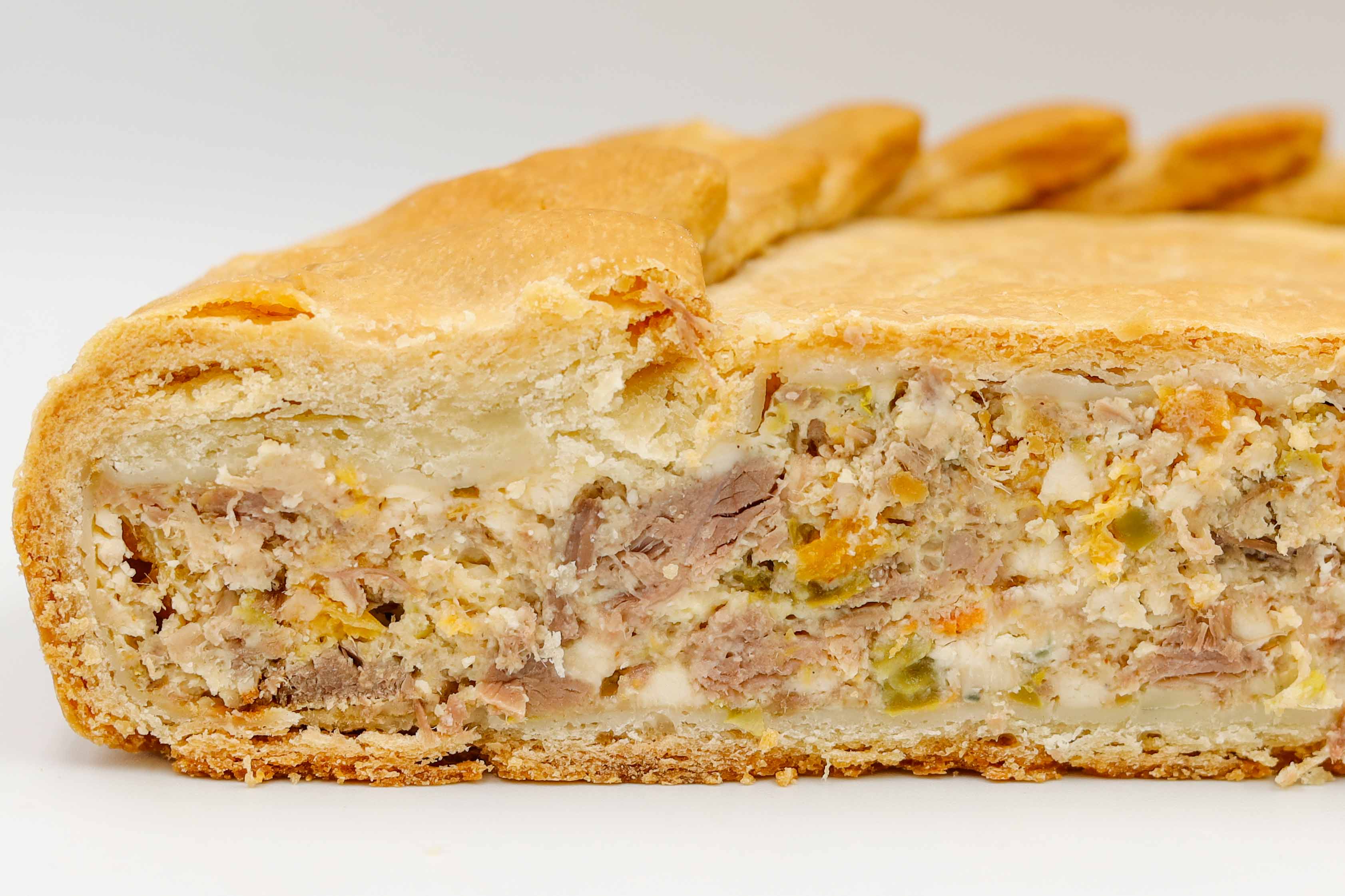 Пирог с бараниной, говядиной, перцем чили и дор блю