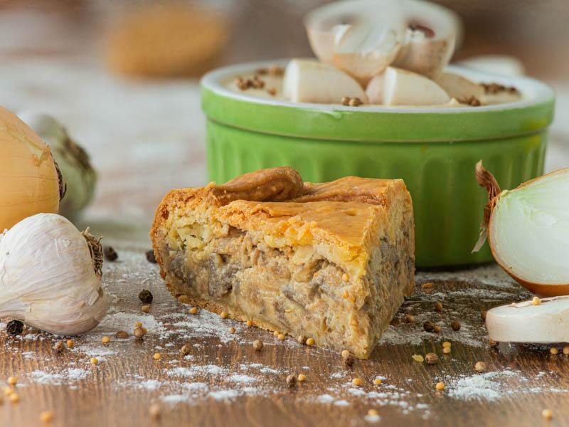 Пирог с хумусом и грибами